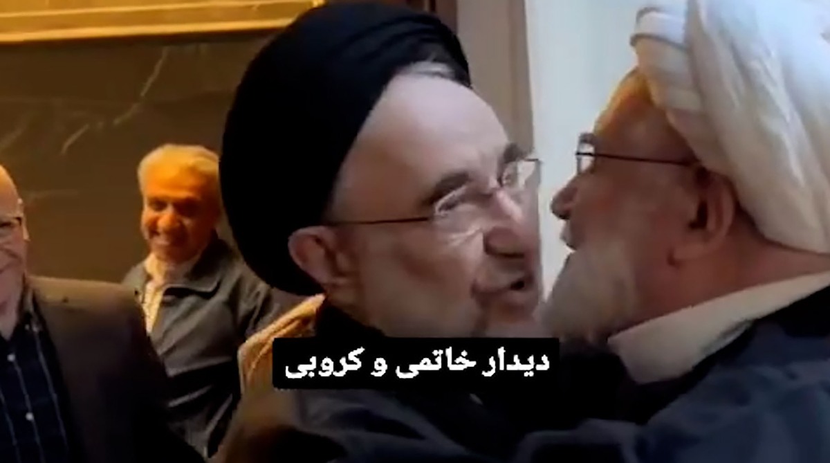 لحظات ملاقات خاتمی با کروبی پس از رفع حصر