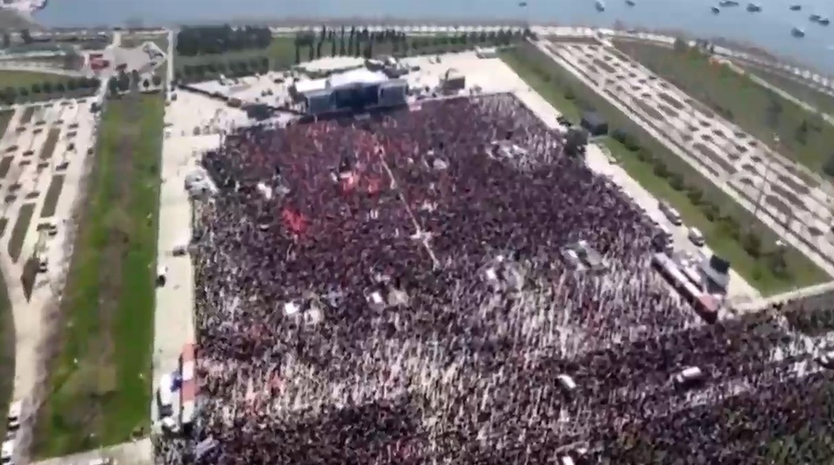 جمعیت عظیم در تجمع اعتراض به اردوغان