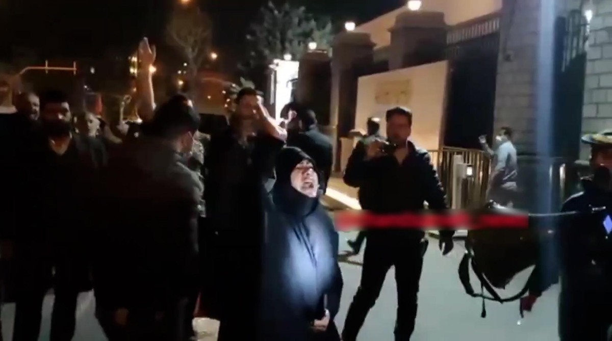 تصاویر تازه از جمع کردن تحصن کنندگان مجلس