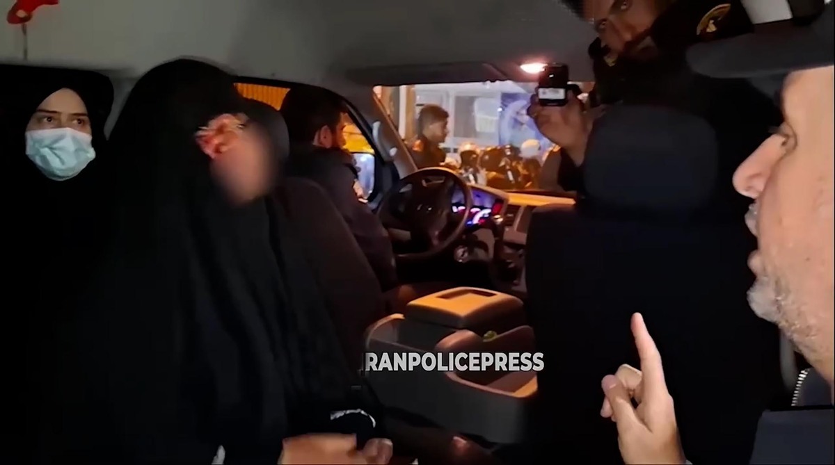 ویدیوی تکان دهنده پلیس از جمع آوری تحصن کنندگان مجلس؛ خودزنی تجمع کنندگان!