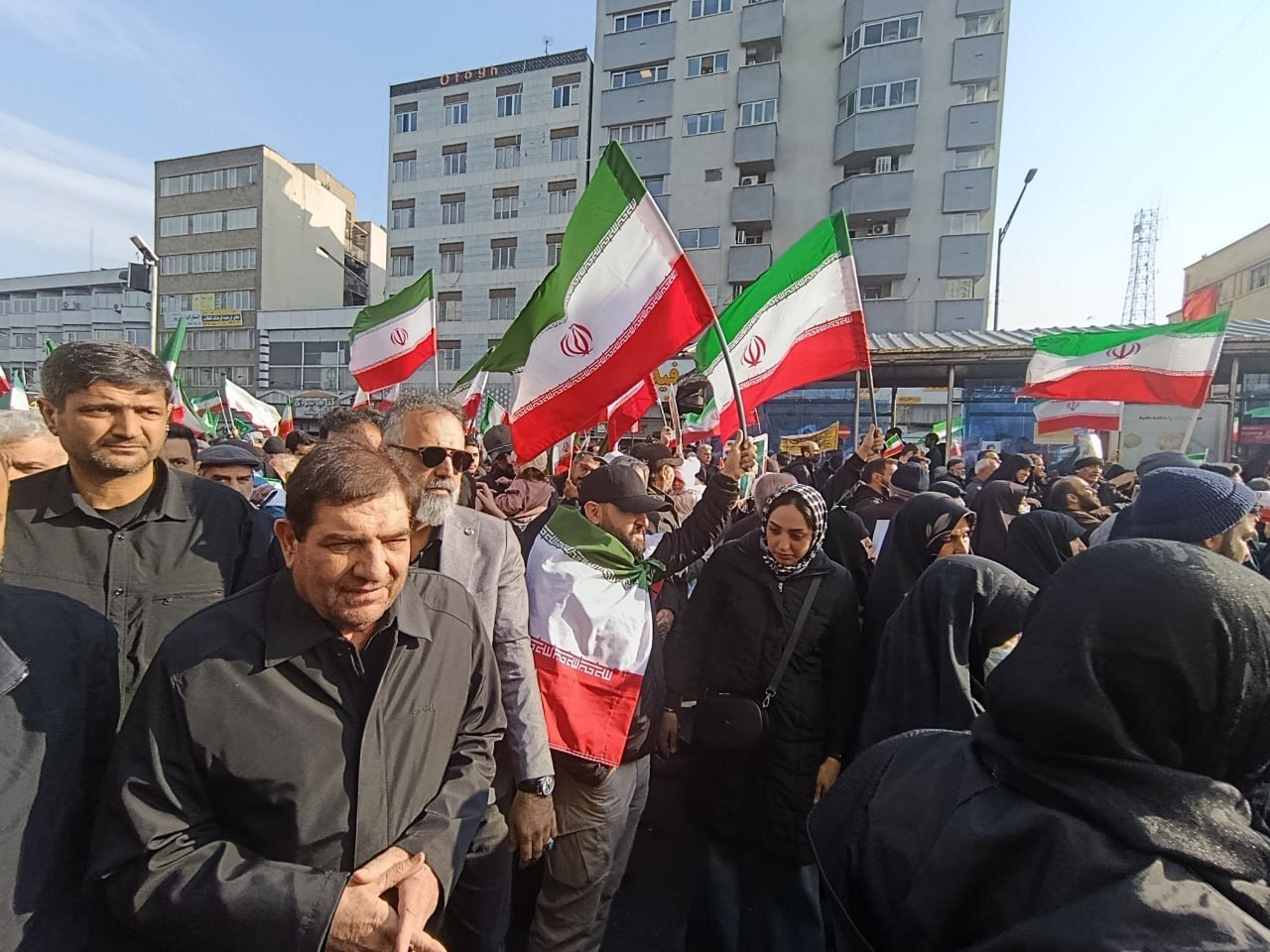 روز دهم/ ادامه جنگ حق و باطل و جنگ ظالم و مظلوم/ واکنش&zwnj;&zwj;&zwnj;ها به معرفی سومین رهبر جمهوری اسلامی ایران/ موج سی&zwnj;ام عملیات وعده صادق ۴ / به&zwnj;روز رسانی می&zwnj;شود