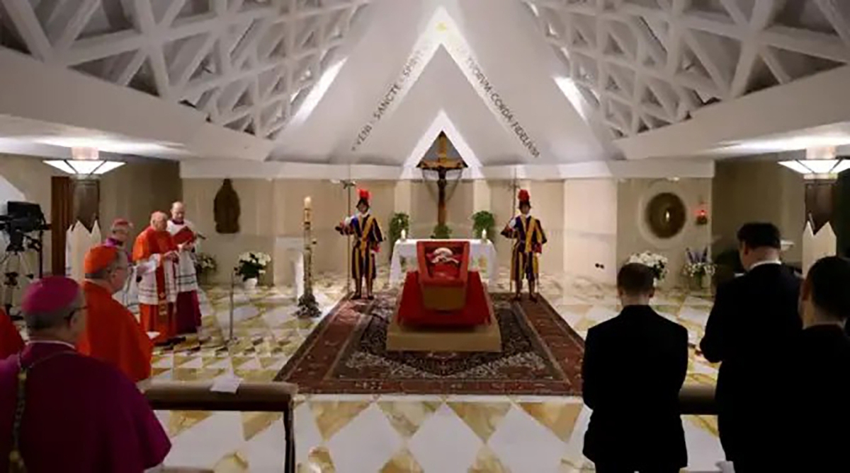 فرش ایران زیر جنازه پاپ فرانسیس؛ از کجا آمد؟