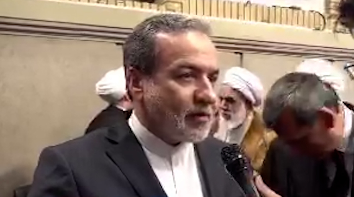 سخنان عراقچی قبل و بعد از سخنرانی رهبر انقلاب: فعلاً بزن بزن است!