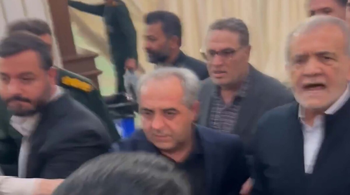 فریاد پزشکیان بر سر محافظش: چه‌کارش داری؟ ولش کن!