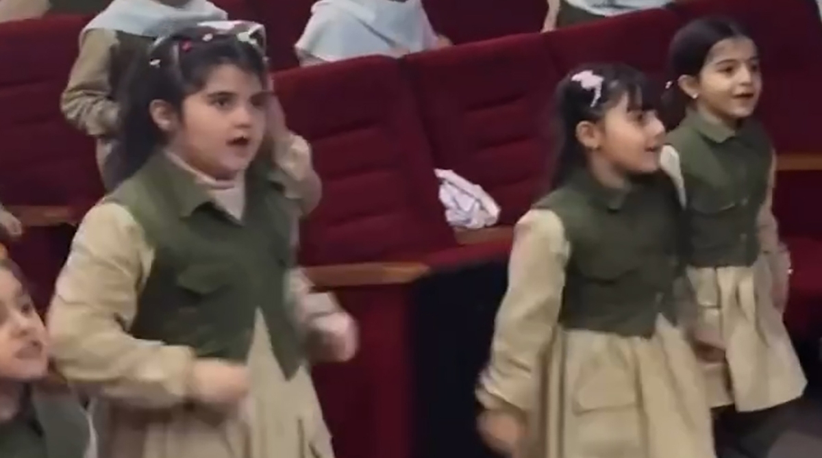 اجرای دانش آموزان دختر با آهنگ معروف محسن چاوشی