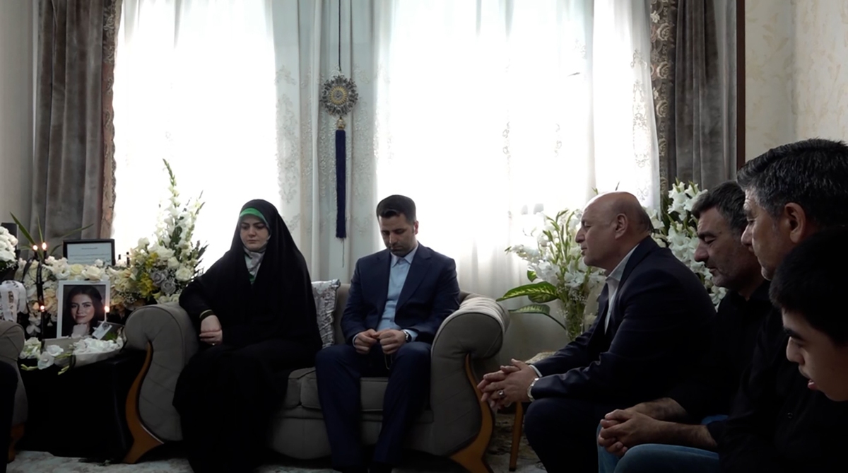 ویدیوی عجیب از دیدار دختر پزشکان با خانوده الهه حسین‌نژاد