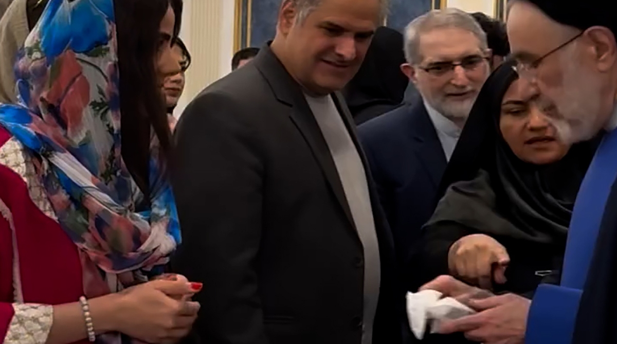تست لوازم آرایشی بهداشتی توسط خاتمی!