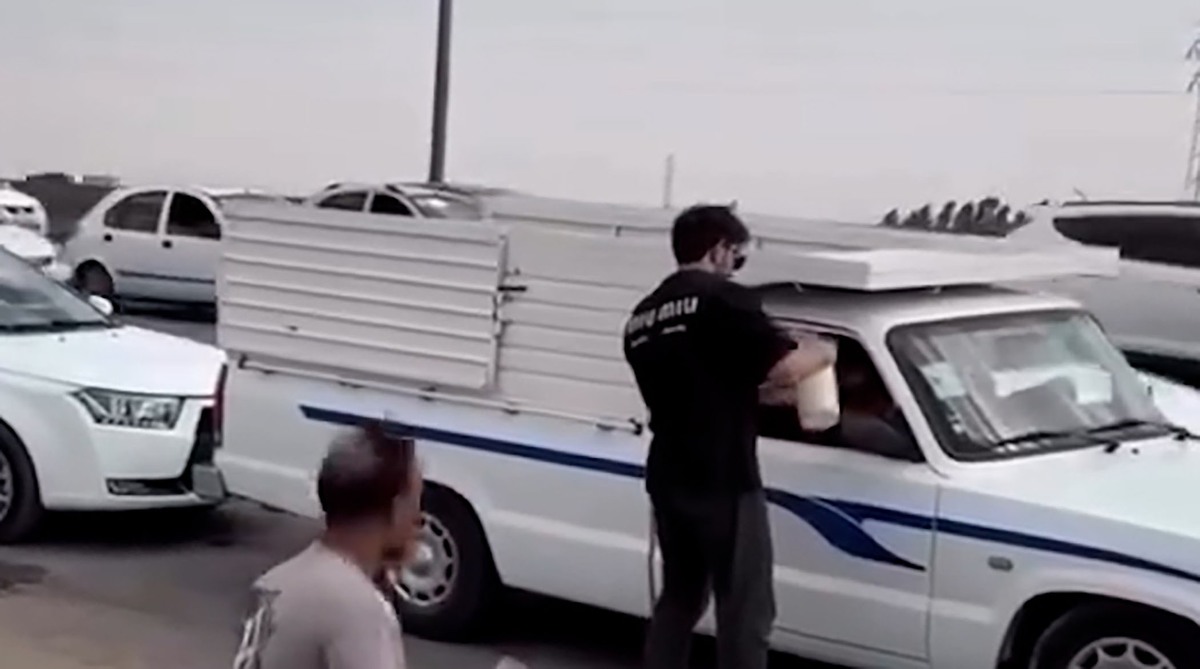 حرکت زیبای مردم در مسیر مسافران جنگ با اسرائیل