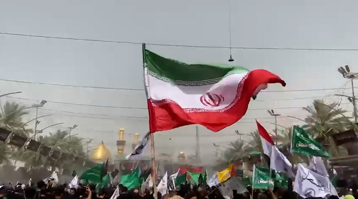اهتزاز پرچم ایران در عزاداری که صدام حسین ممنوع کرد