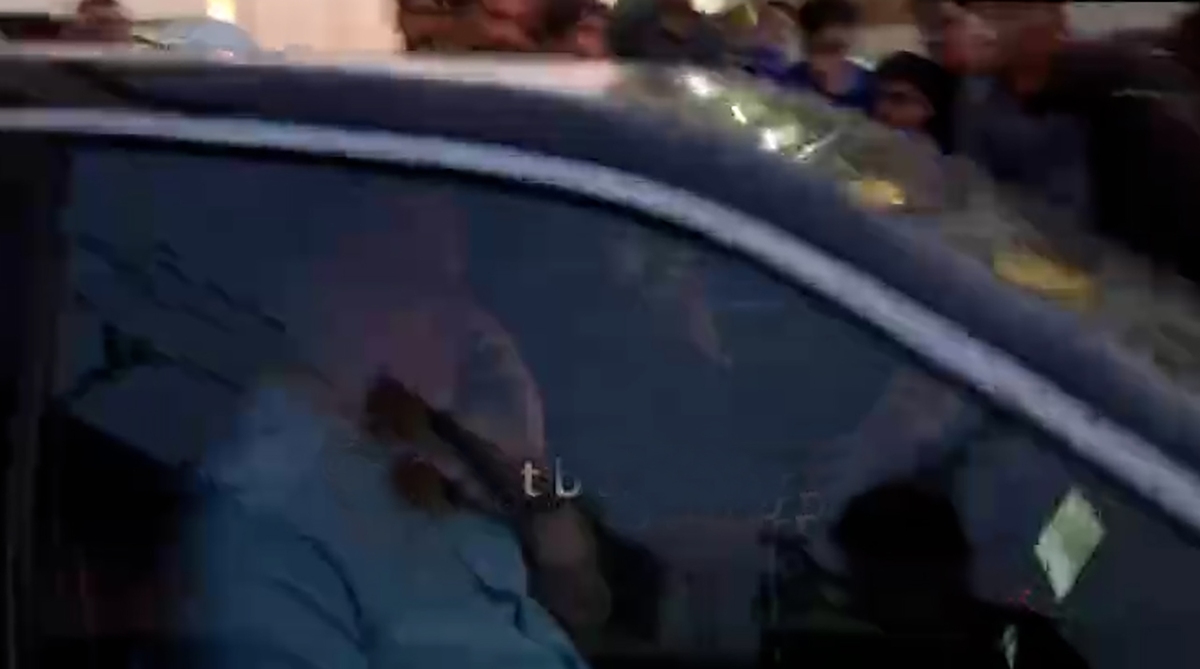 لحظات فرار مدیرعامل استقلال از دست هواداران