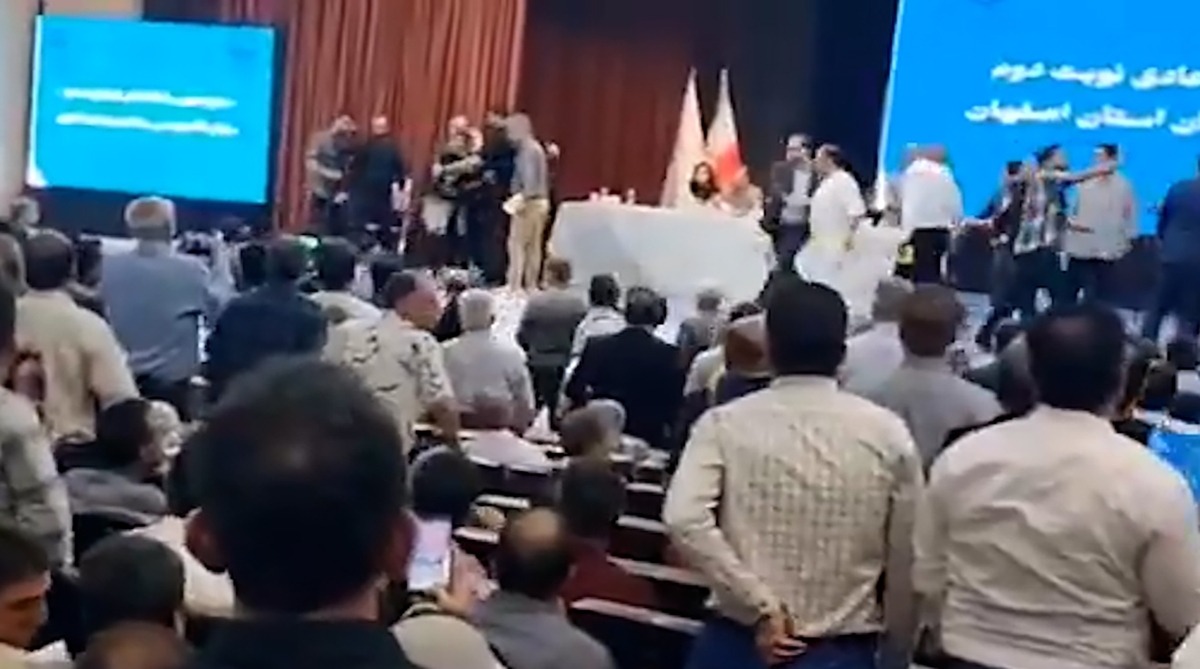کتک‌زدن خانم مهندس در یک جلسه کاملا رسمی