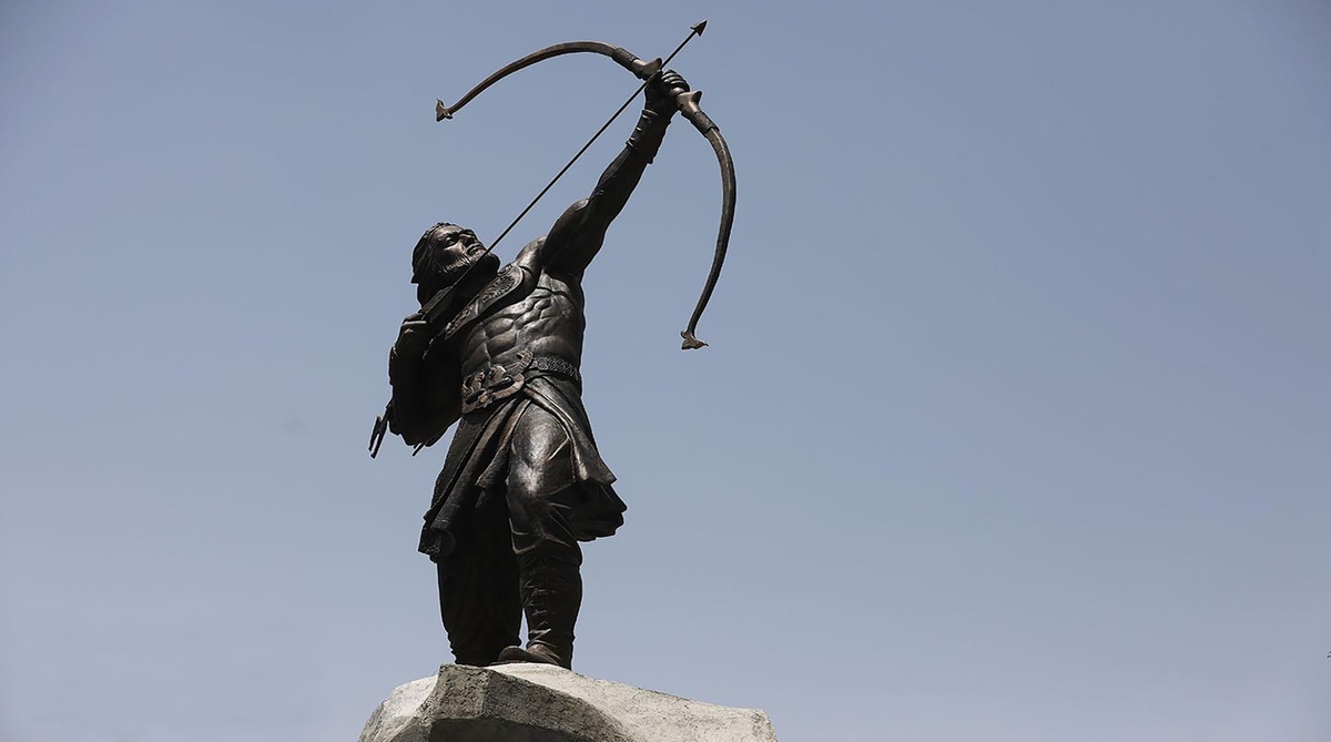 میگفتند مجسمه آرش تحریککننده است!