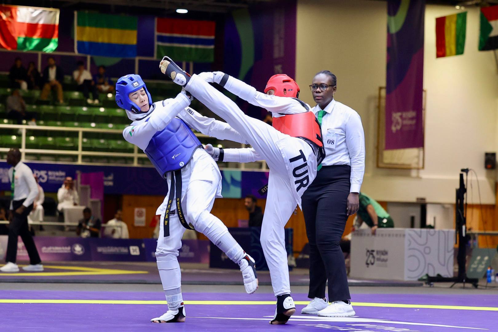 زنده از عربستان| صعود تیم ملی هندبال زنان به نیمهنهایی زنده از عربستان| صعود تیم ملی هندبال زنان به نیمهنهایی