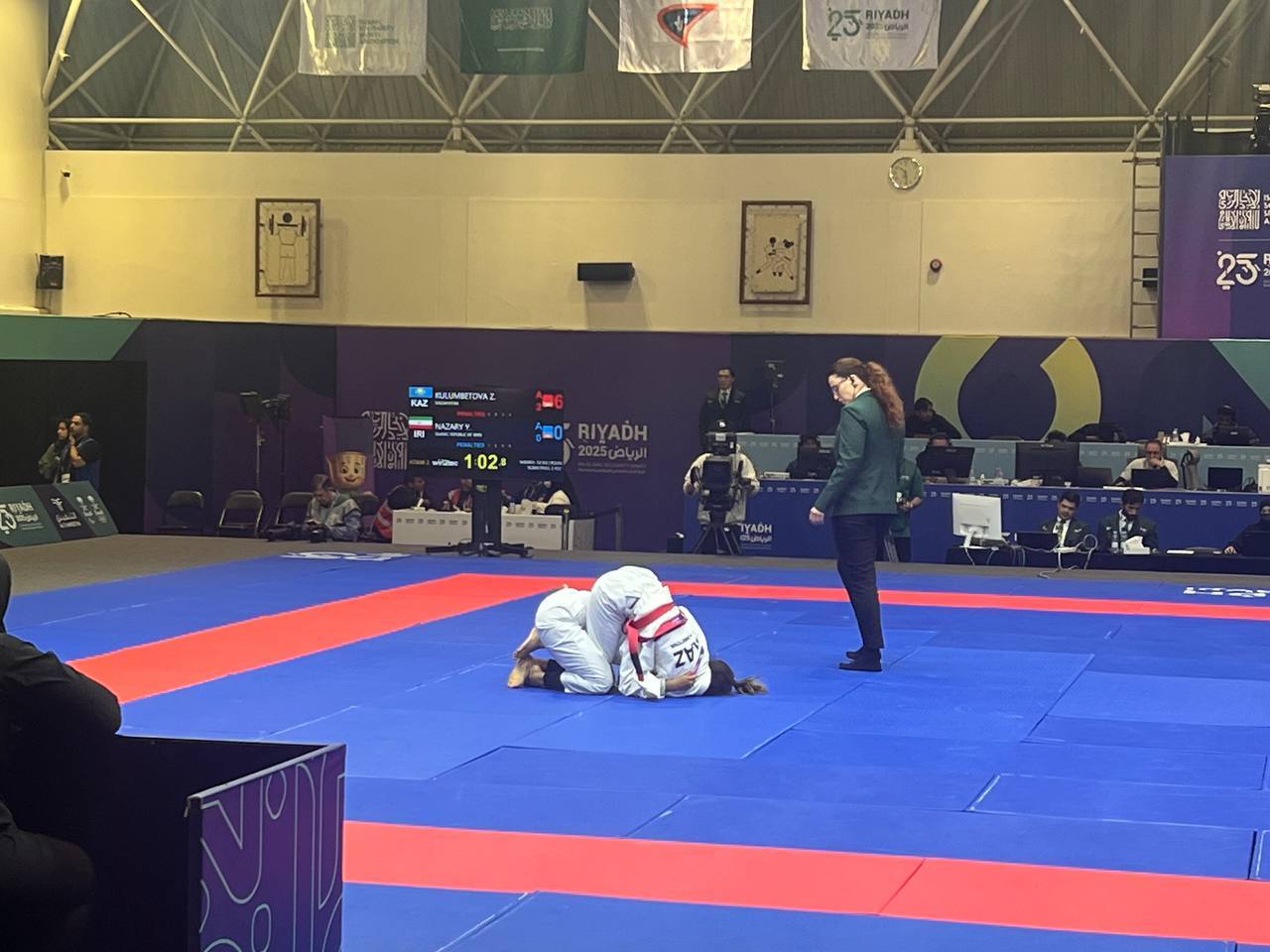 زنده از عربستان| شگفتی بزرگ در کشتی آزاد، شکست قاسم‌پور در اولین دیدار