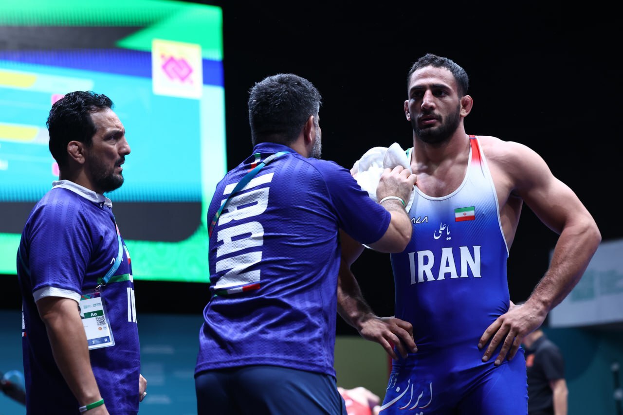 زنده از عربستان| شگفتی بزرگ در کشتی آزاد، شکست قاسم‌پور در اولین دیدار