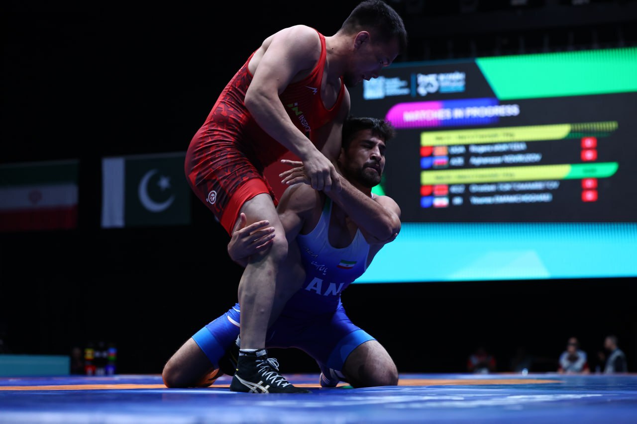 زنده از عربستان| شگفتی بزرگ در کشتی آزاد، شکست قاسم‌پور در اولین دیدار