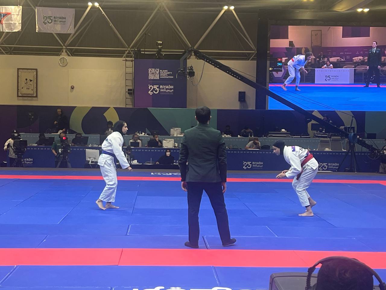 زنده از عربستان| شگفتی بزرگ در کشتی آزاد، شکست قاسم‌پور در اولین دیدار