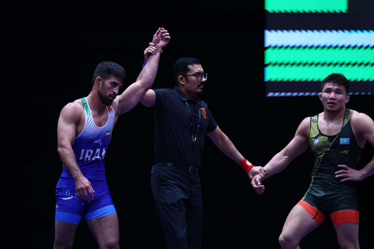 زنده از عربستان| شگفتی بزرگ در کشتی آزاد، شکست قاسم‌پور در اولین دیدار