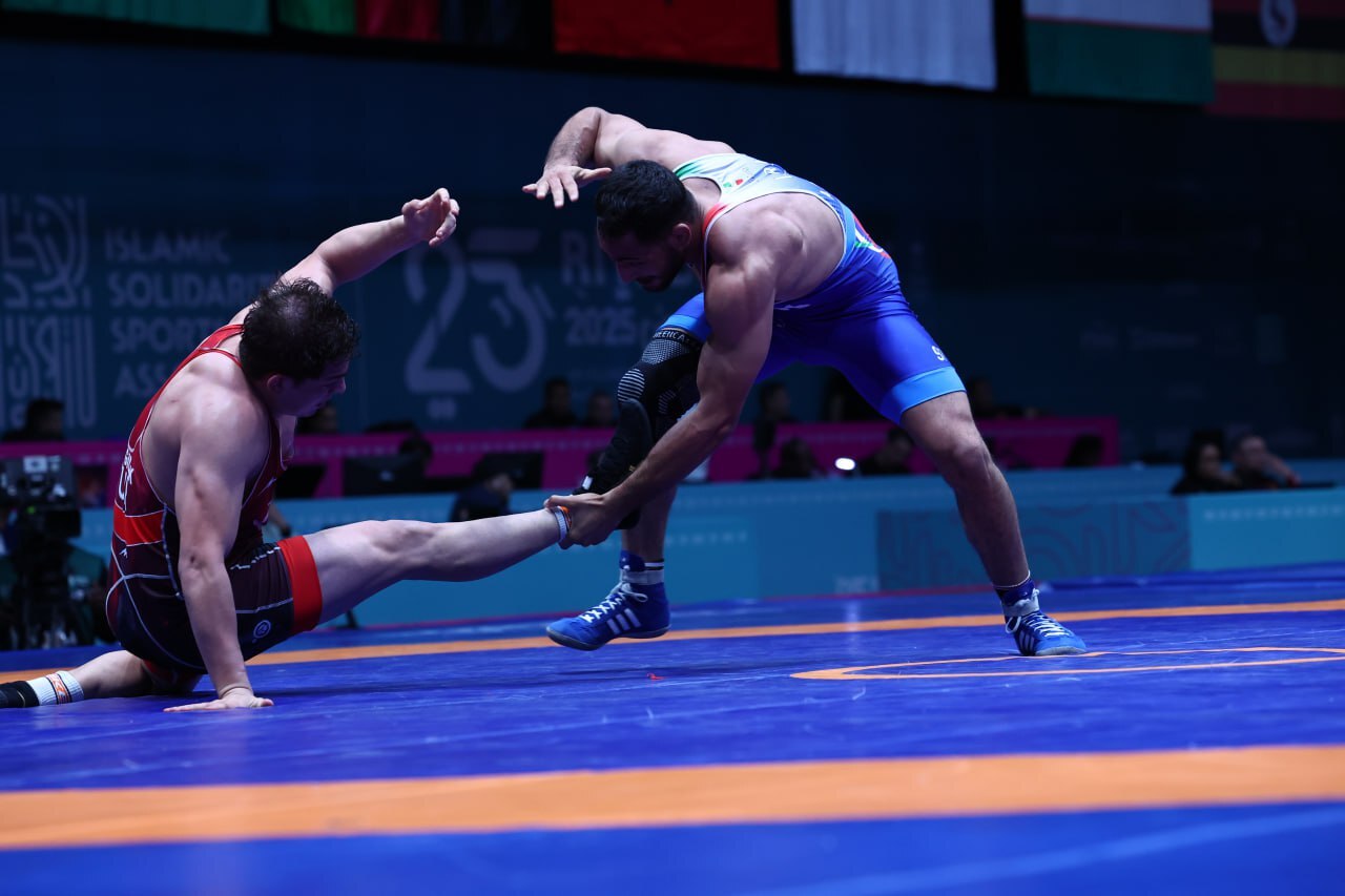 زنده از عربستان| شگفتی بزرگ در کشتی آزاد، شکست قاسم‌پور در اولین دیدار