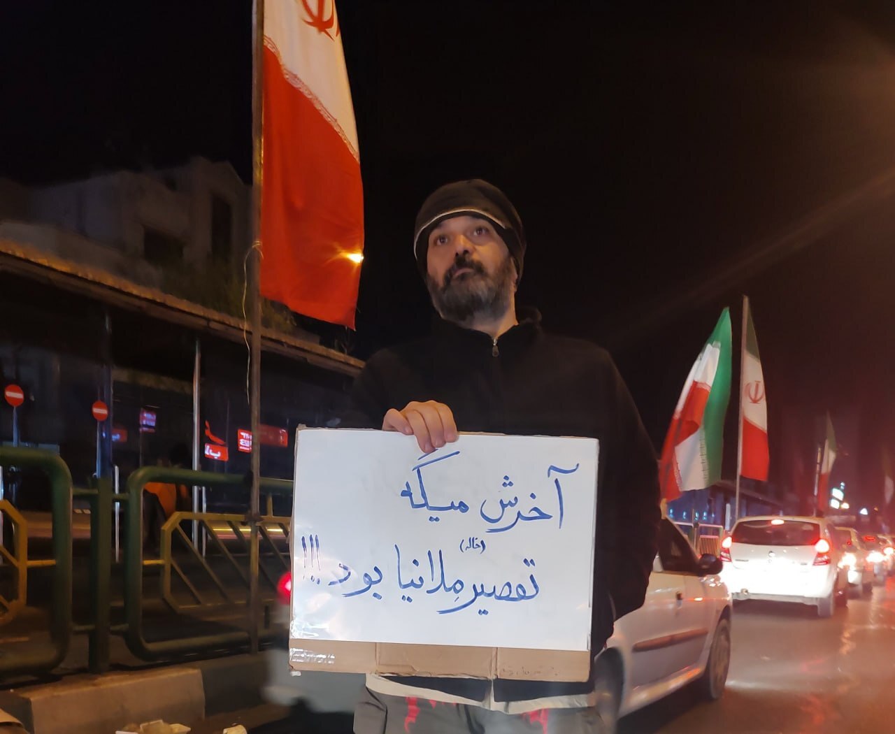 روز چهلم/عقبنشینی ترامپ: آتشبس اعلام میکنم/نیویورک تایمز: تمام تحریمها رفع میشود/وعده صادق ۴ در موج صدم/بروزرسانی می شود روز چهلم/عقبنشینی ترامپ: آتشبس اعلام میکنم/نیویورک تایمز: تمام تحریمها رفع میشود/وعده صادق ۴ در موج صدم/بروزرسانی می شود