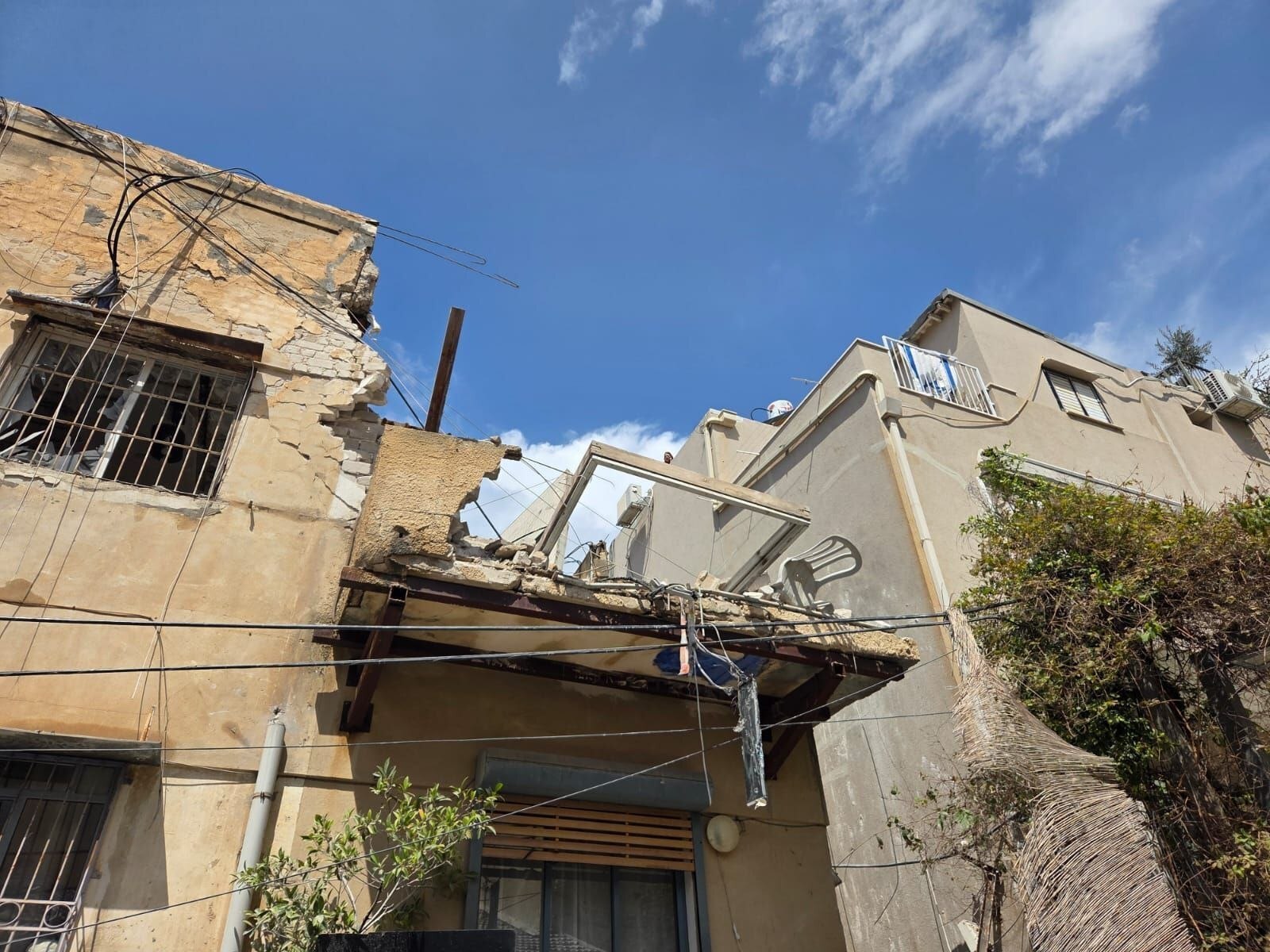 روز بیست و سوم/حمله به فرودگاه بنگوریون با پهپاد پیشرفته آرش ۲/فرو ریختن سد سانسور صهیونیستها در دیمونا و عراد/بدترین شب نتانیاهو/بروزرسانی می شود روز بیست و سوم/حمله به فرودگاه بنگوریون با پهپاد پیشرفته آرش ۲/فرو ریختن سد سانسور صهیونیستها در دیمونا و عراد/بدترین شب نتانیاهو/بروزرسانی می شود