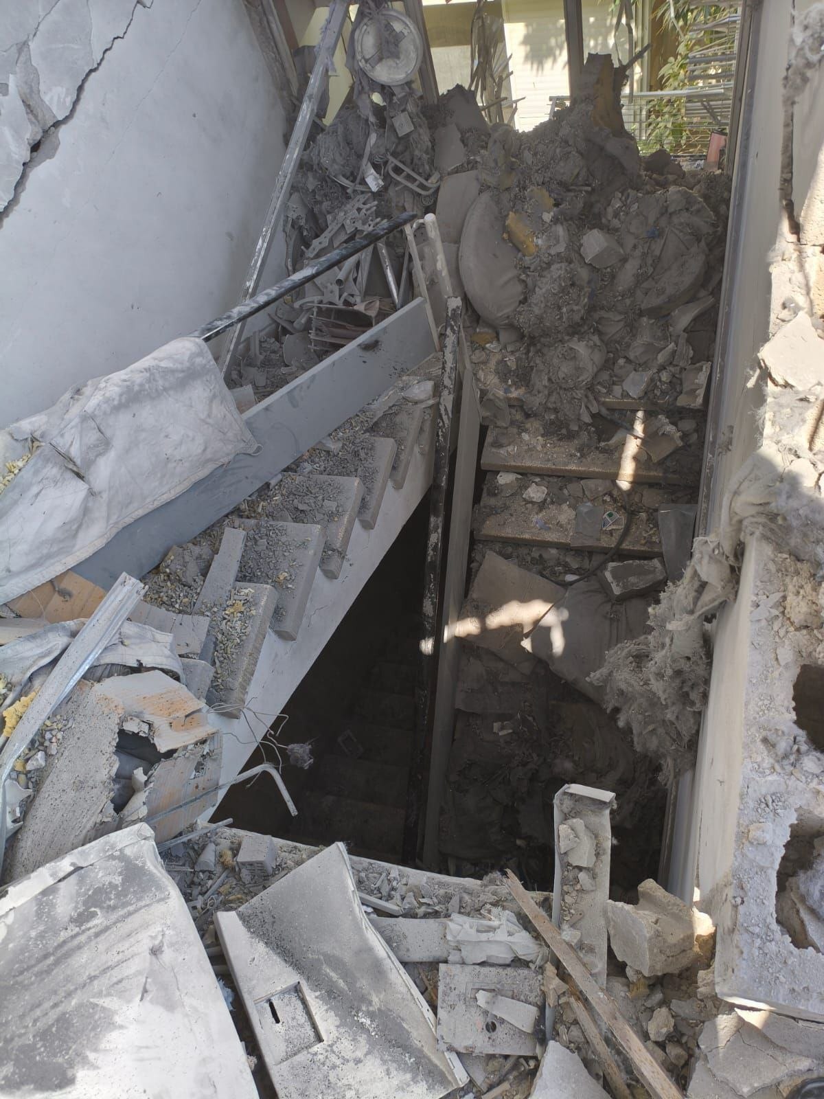 روز بیست و سوم/حمله به فرودگاه بنگوریون با پهپاد پیشرفته آرش ۲/فرو ریختن سد سانسور صهیونیستها در دیمونا و عراد/بدترین شب نتانیاهو/بروزرسانی می شود روز بیست و سوم/حمله به فرودگاه بنگوریون با پهپاد پیشرفته آرش ۲/فرو ریختن سد سانسور صهیونیستها در دیمونا و عراد/بدترین شب نتانیاهو/بروزرسانی می شود