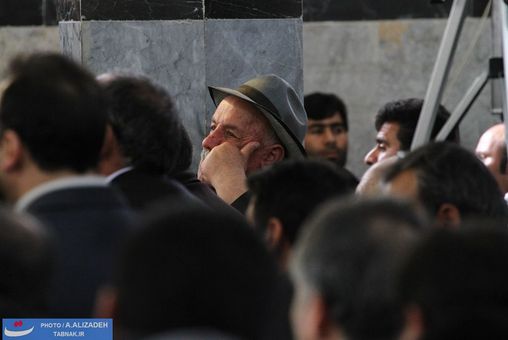 استقبال اقشار مختلف مردم از دکتر رضایی در مسجد قدس اردبیل