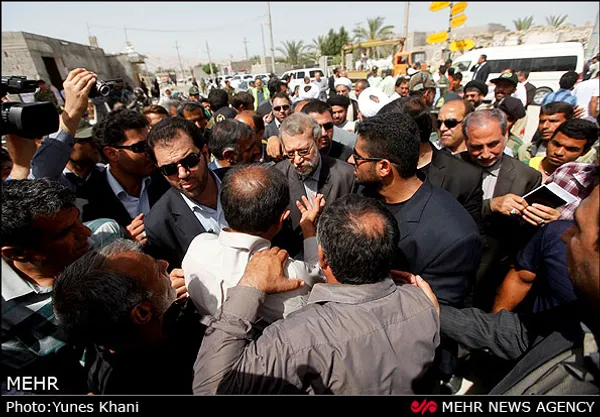 علی لاریجانی رئیس مجلس شورای اسلامی ظهر امروز چهارشنبه از مناطق زلزله زده بوشهر بازدید کرد.
چهارشنبه 28 فرودین 1392
