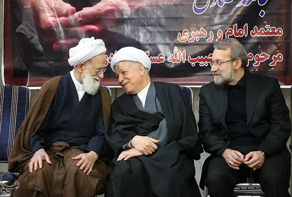 علی لاریجانی , آیت الله اکبر هاشمی رفسنجانی و آیت الله امامی کاشانی در مراسم ختم مرحوم  حبیب الله عسگراولادی