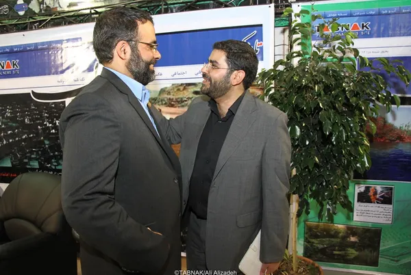 چپ:محمد صادق عربلو (مدیرمسئول تابناک)