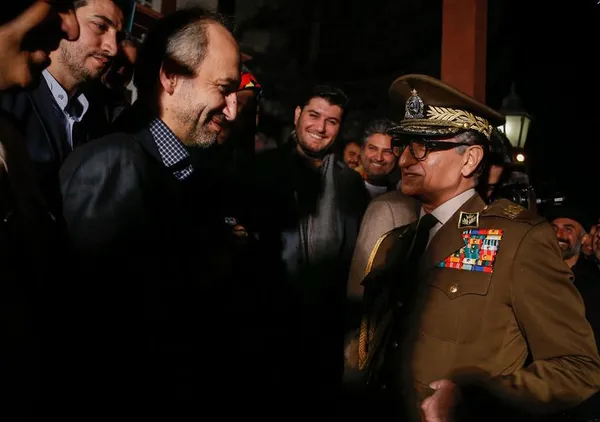 محمد سرافراز رئیس سازمان صدا و سیما شامگاه چهارشنبه با حضور در کاخ سعدآباد از پشت صحنه سریال معمای شاه به کارگردانی محمدرضا ورزی بازدید کرد./MNA
