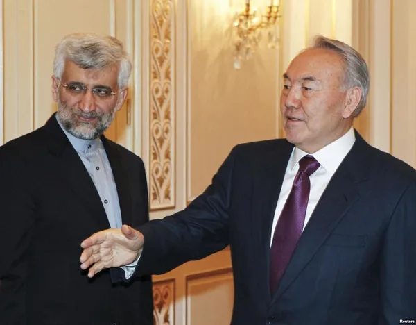اما گفت&zwnj;وگوها متوقف ماند تا این بار آلماتی در قزاقستان، میزبان مذاکره&zwnj;کنندگان هسته&zwnj;ای باشد.
