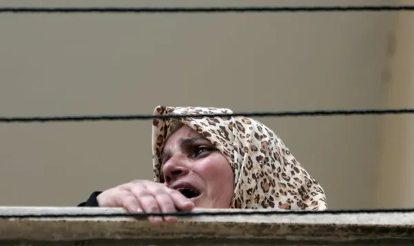 عزاداری یکی از بازماندگان ماهی&zwnj;گیر فلسطینی که بر اثر تیراندازی نظامیان رژیم صهیونیستی در سواحل نوار غزه به شهادت رسیده است.
