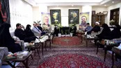 حضور دستیار رهبر انقلاب در منزل شهید لاریجانی + عکس