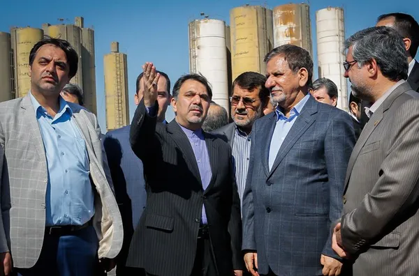 روز دوشنبه، اسحاق جهانگیری معاون اول رئیس&zwnj;جمهور از مراحل ساخت پالایشگاه میعانات گازی ستاره خلیج فارس در استان هرمزگان بازدید کرد./MNA
