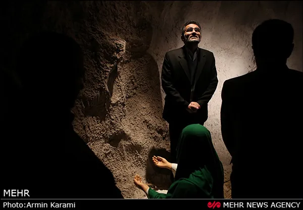 غرفه سیاه چال امام موسی کاظم (ع) صبح روز پنجشنبه با حضور سید محمد حسینی وزیر فرهنگ و ارشاد اسلامی در مجموعه موزه عبرت افتتاح شد.
19 بهمن 1391