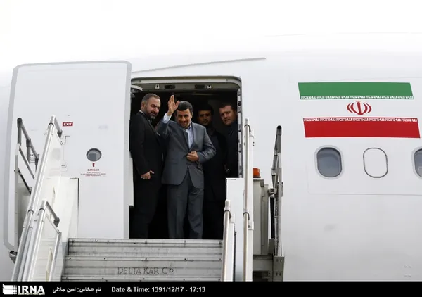 رئیس جمهور روز پنجشنبه تهران را به مقصد کاراکاس ترک کرد تا در مراسم تشییع جنازه یار قدیمی خود هوگو چاوز حضور یابد؛ پنجشنبه ۱۷-۱۲-۹۱