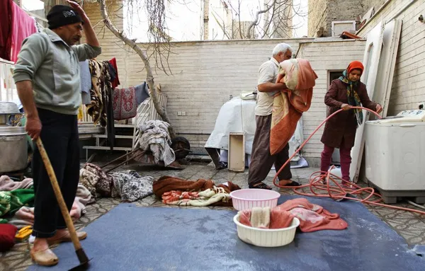 با نزدیک شدن به عيد نوروز در ایران مجموعه ای از آیينها و سنتها برپا میشود. نخستين سنتی که معمولاً تمام ایرانيان نيز به آن پایبند هستند٬ سنت دیرینه خانه تکانی است./MNA
