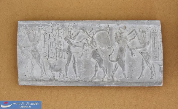 مهر سنگی تخت -شوش-اواسط هزاره چهارم پیش از میلاد