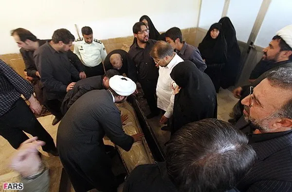 مراسم تشییع همسر آیت الله حائری شیرازی