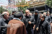 عکس: پزشکیان در جمع عزاداران ظهر عاشورا