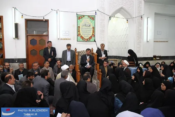دیدار صمیمی دکتر رضایی با مردم رشت در مسجد انقلاب