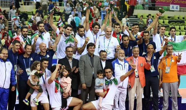 تیم ملی والیبال ایران در دیدار نهایی رقابت های والیبال هفدهمین دوره بازی های آسیایی اینچئون موفق به شکست ژاپن شد و برای نخستین بار عنوان قهرمانی این بازی ها را به دست آورد./IRNA
