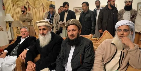 براساس گزارشها از پاکستان دیدار نمایندگان دولت پاکستان و نمایندگان معرفی شده از سوی طالبان پاکستان، خاتمه یافته است.همین گزارشها حاکی است که دو طرف بر سر تعدادای از موارد با هدف ایجاد فضایی برای آغاز گفتگو&zwnj;ها توافق کرده&zwnj;اند/AFP
