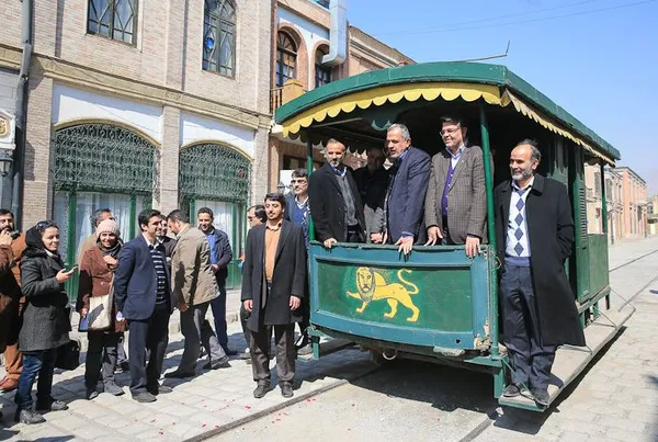 چهلمین و آخرین برنامه تهرانگردی احمد مسجد جامعی در سال ۹۳، به بازدید از منطقه ۲۱ تهران، باغات و فضای سبز و حضور در شهرک سینمایی غزالی و موزه خودروهای قدیمی و همچنین کاشت نهال به یاد تهران پژوهان درگذشته وبازدید از مرکز خدمات بهزیستی ورداورد اختصاص داشت./ISNA