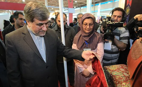 علی جنتی وزیر فرهنگ و ارشاد اسلامی روز شنبه در چهارمین جشنواره بین المللی مد و لباس فجر در محل دایمی نمایشگاه های تهران حضور یافت./IRNA

