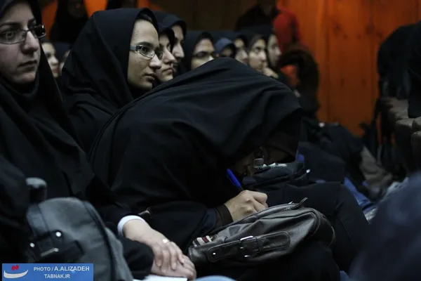 حضور پر شور دانشجویان دانشگاه باهنر کرمان در جلسه پرسش و پاسخ محسن رضایی