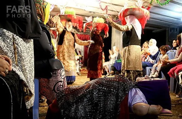 حضور میترا فرازنده معلول هنرمند در عروسی بستگان