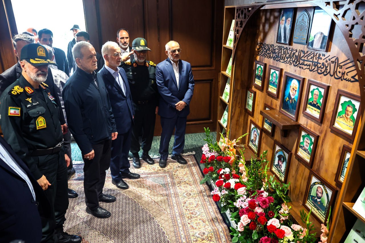 حضور پزشکیان در جمع فرماندهان نیروی انتظامی حضور پزشکیان در جمع فرماندهان نیروی انتظامی