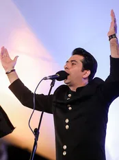 محمد معتمدی به واسطه اجرای زنده خیابانی، ممنوع الفعالیت شد؟!